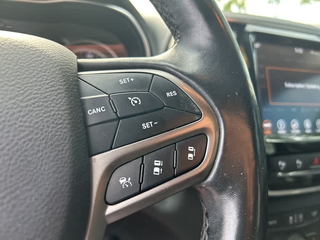 Thumbnail: 2019 Jeep Cherokee - 5