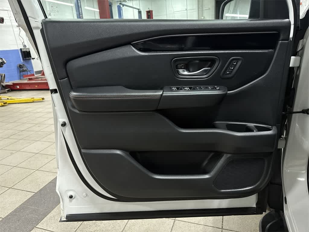 Thumbnail: 2023 Honda Pilot - 33