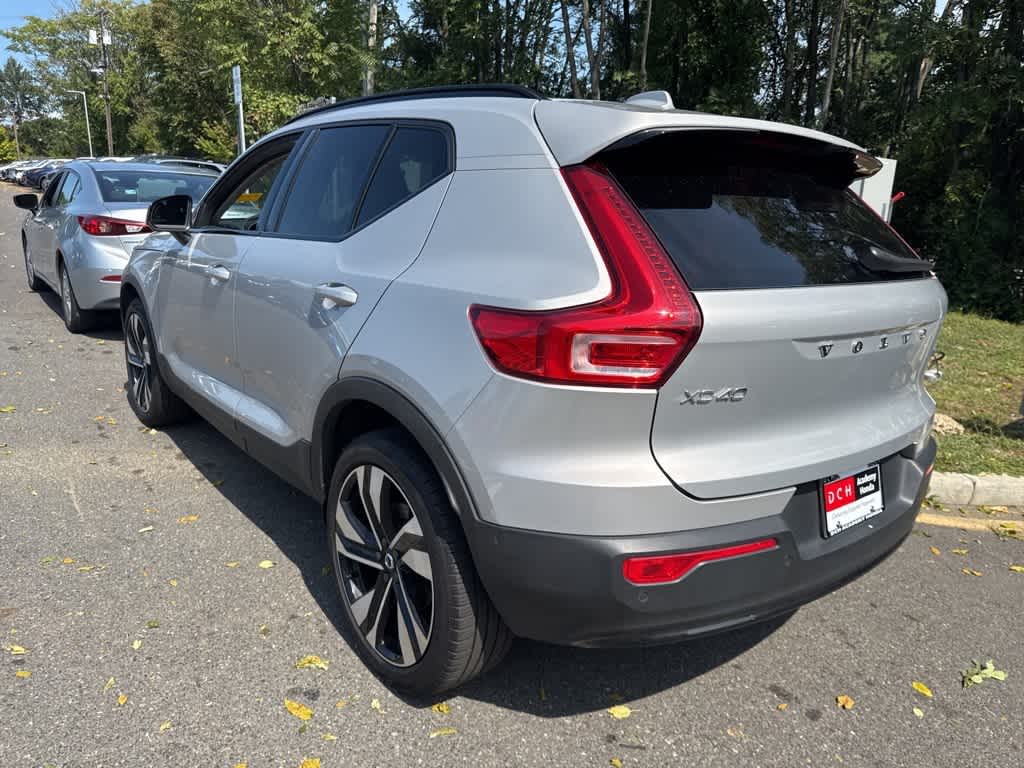 Thumbnail: 2023 Volvo XC40 - 2