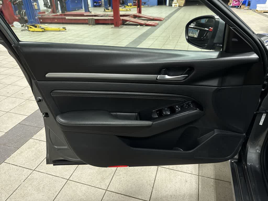 Thumbnail: 2021 Nissan Altima - 32