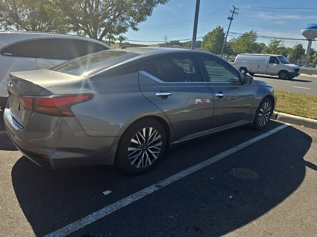 Thumbnail: 2023 Nissan Altima - 5