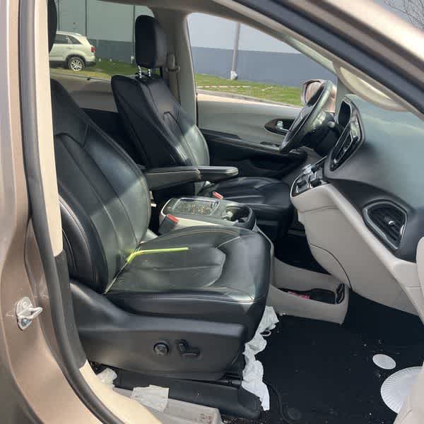 Thumbnail: 2017 Chrysler Pacifica - 14