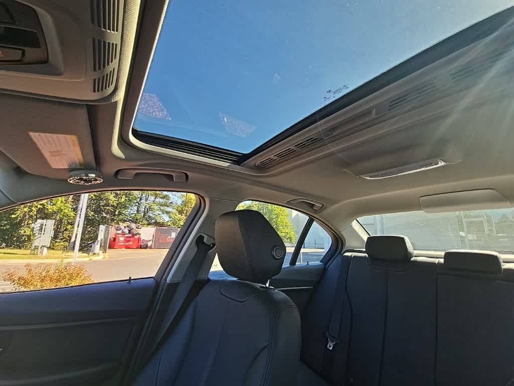 Thumbnail: 2018 BMW 3 Series - 27