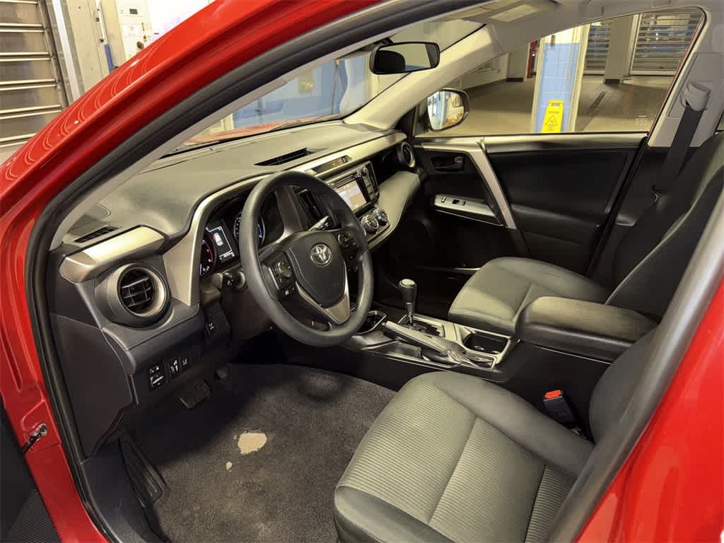 Thumbnail: 2017 Toyota RAV4 - 27