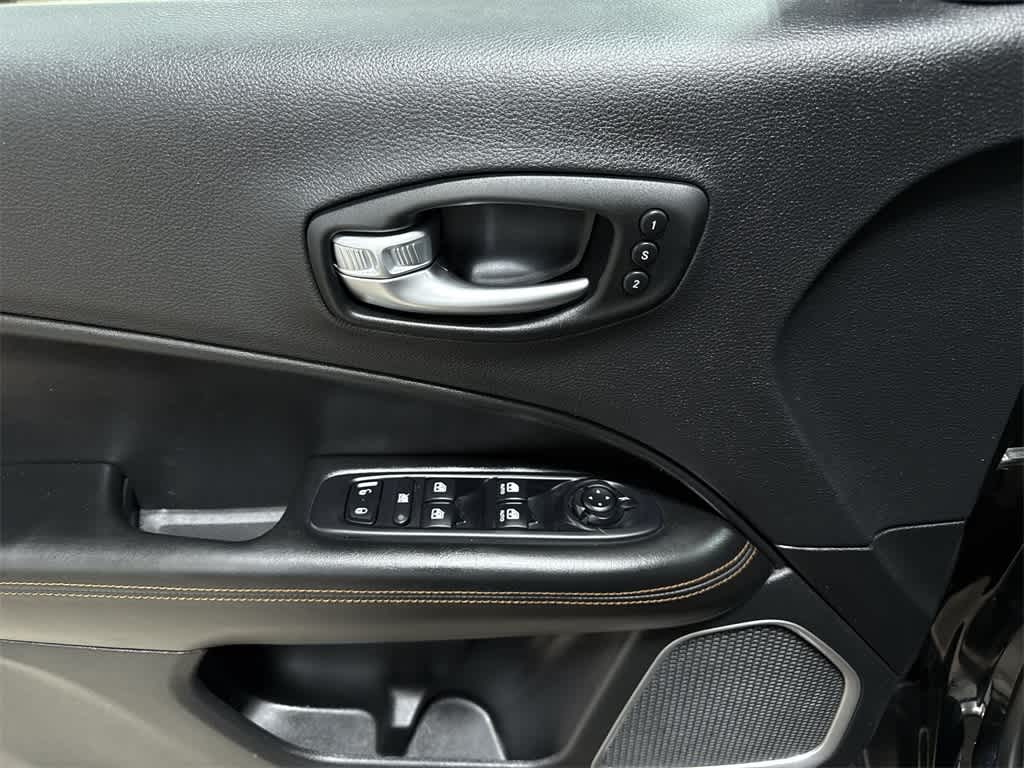 Thumbnail: 2021 Jeep Compass - 23