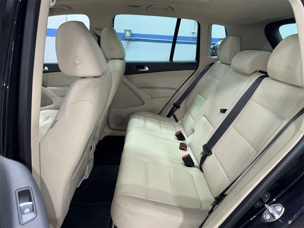 Thumbnail: 2016 Volkswagen Tiguan - 17