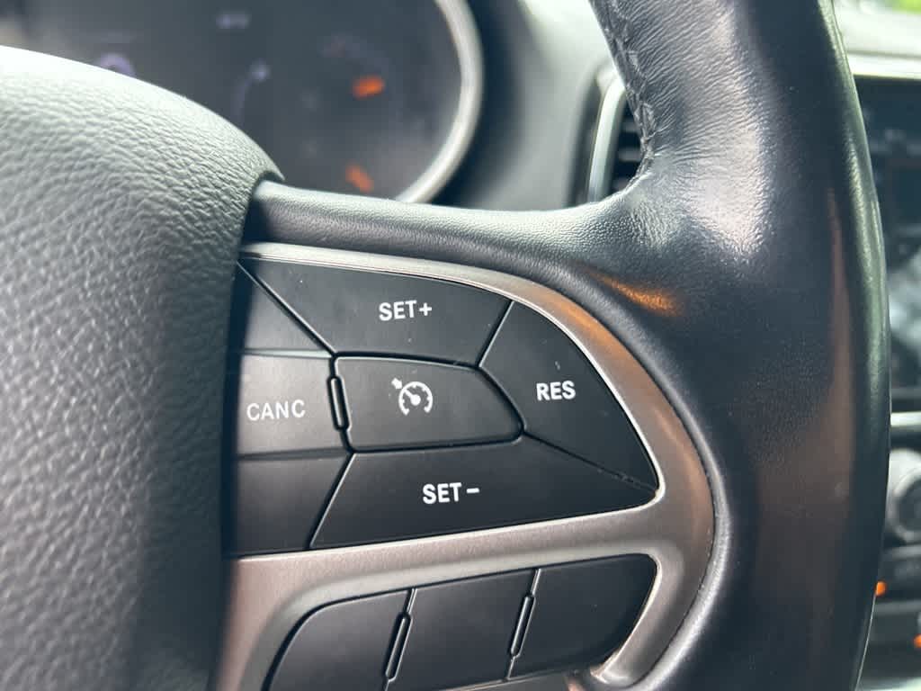 Thumbnail: 2021 Jeep Grand Cherokee - 18