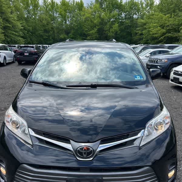 Thumbnail: 2020 Toyota Sienna - 10
