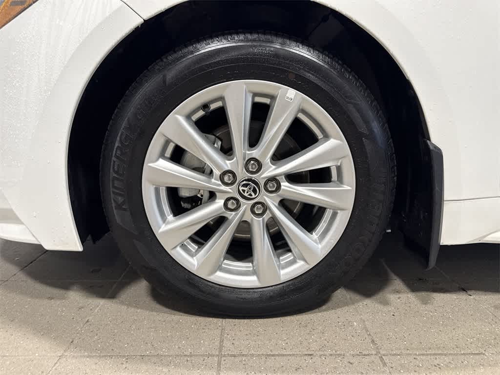 Thumbnail: 2023 Toyota Corolla - 10