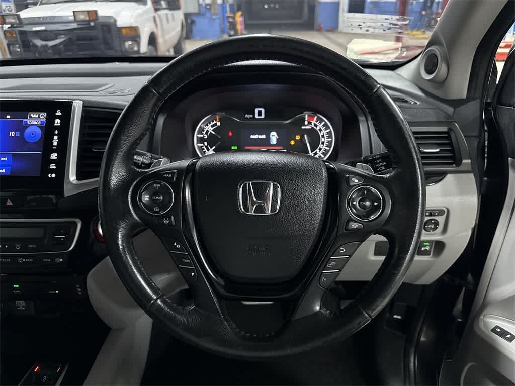 Thumbnail: 2018 Honda Pilot - 18