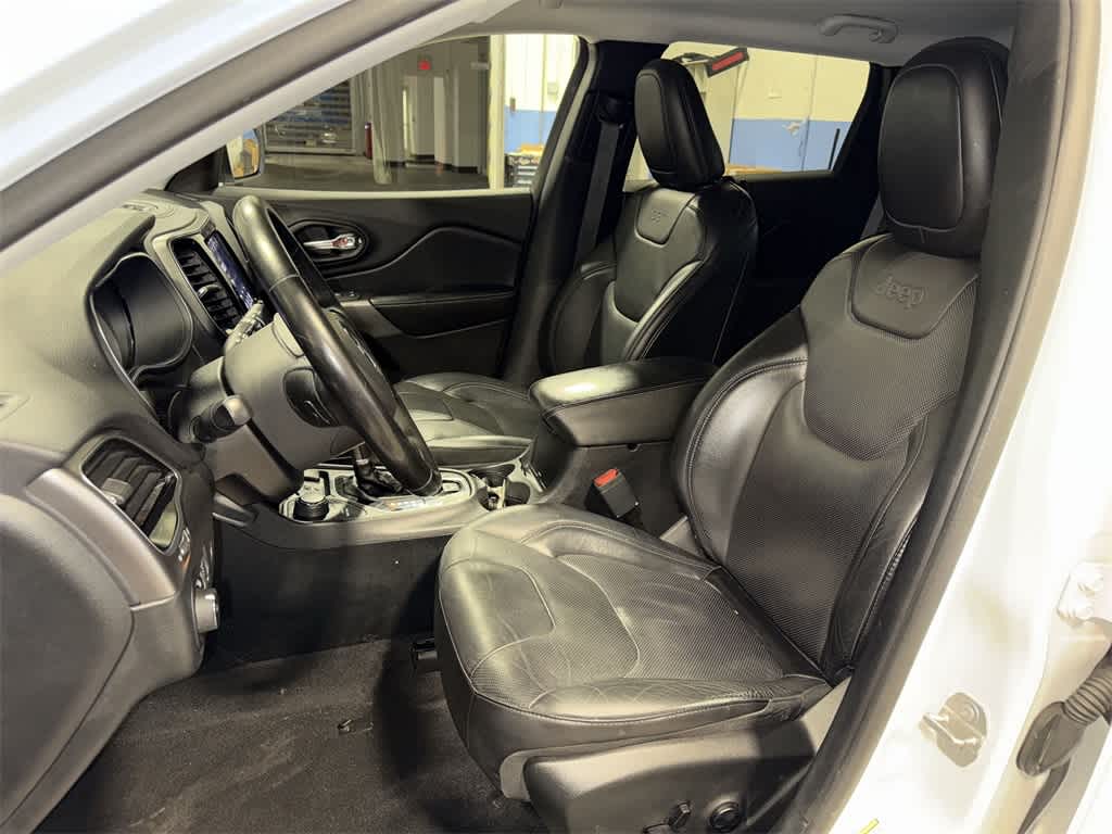 Thumbnail: 2020 Jeep Cherokee - 15