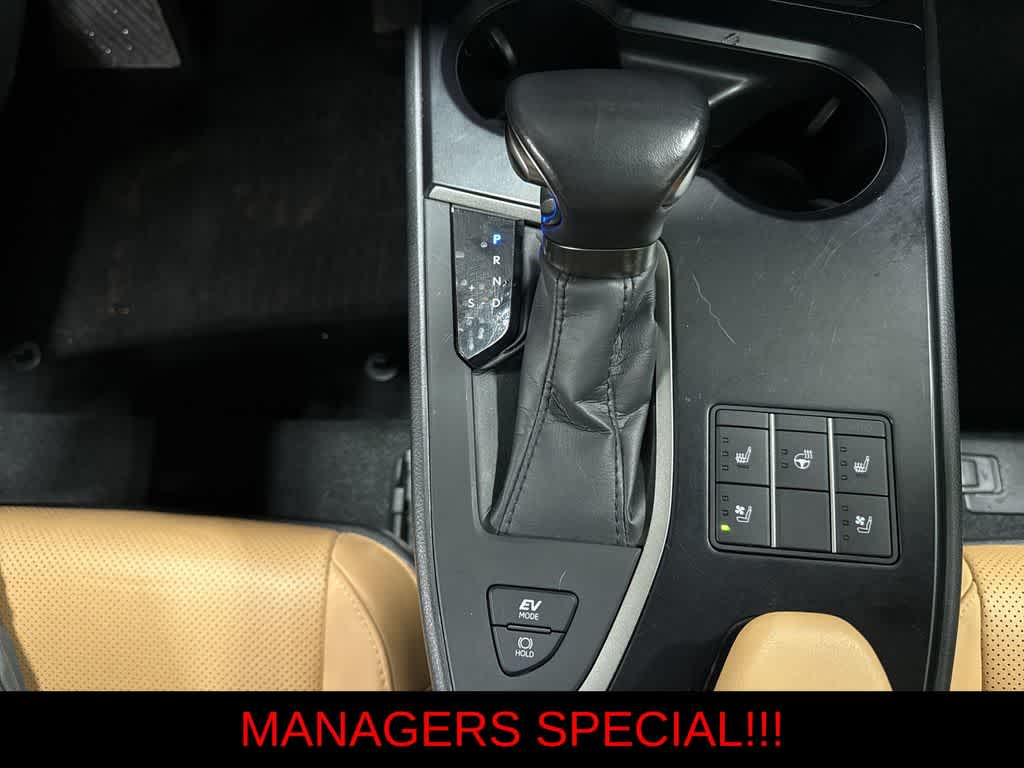 Thumbnail: 2024 Lexus UX - 32