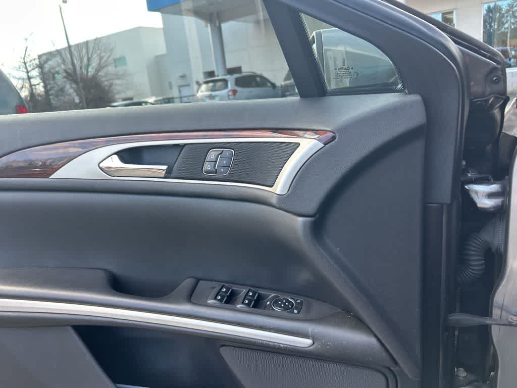 Thumbnail: 2014 Lincoln MKZ - 9