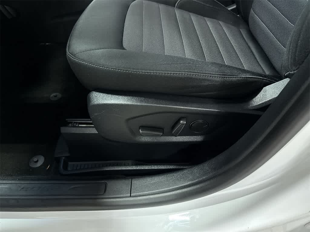 Thumbnail: 2020 Ford Edge - 23