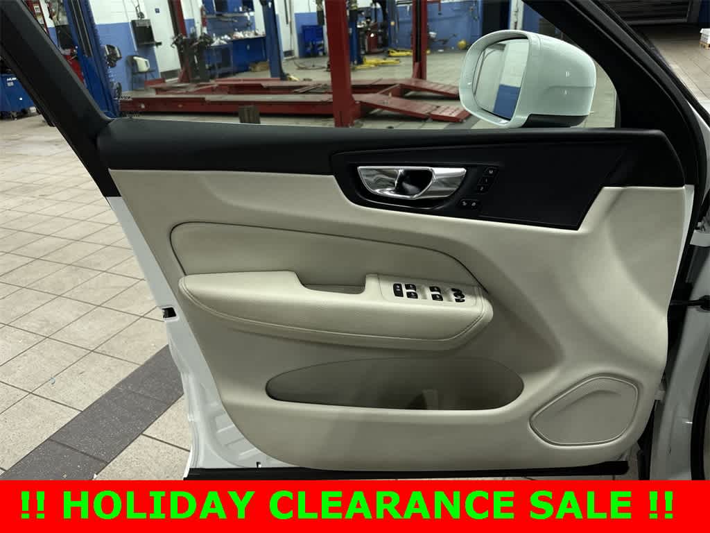 Thumbnail: 2020 Volvo XC60 - 31