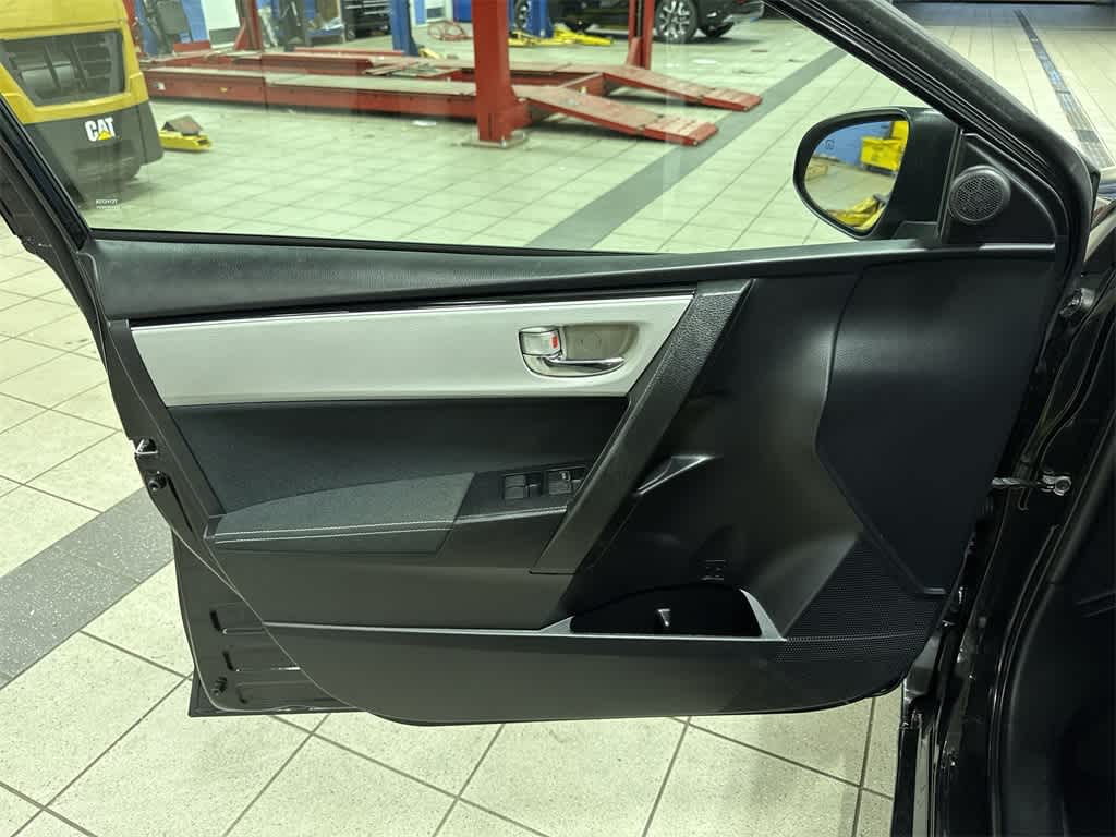 Thumbnail: 2018 Toyota Corolla - 29