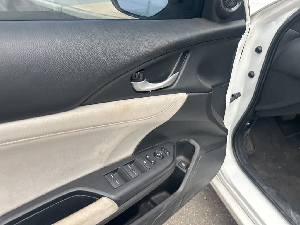 Thumbnail: 2019 Honda Insight - 16