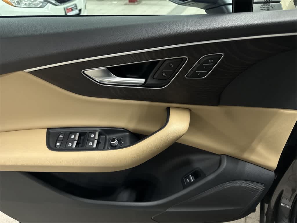 Thumbnail: 2022 Audi Q7 - 24