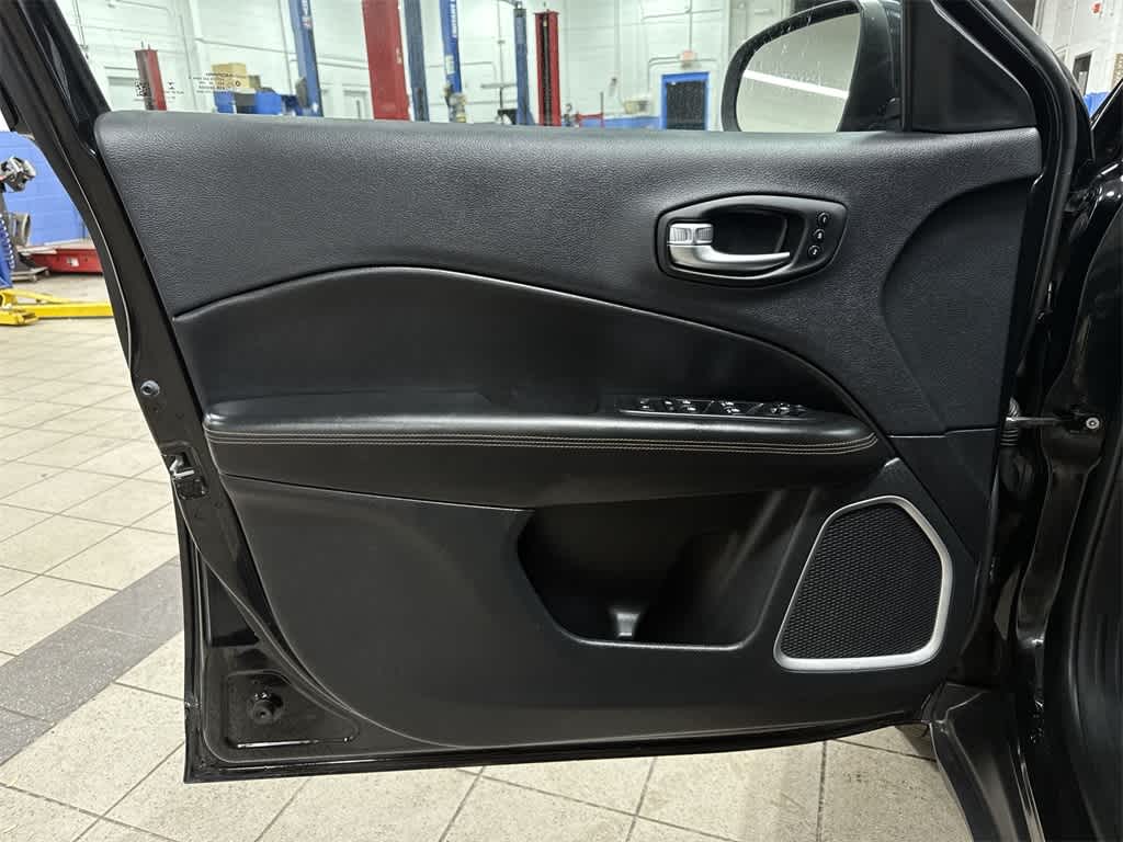 Thumbnail: 2021 Jeep Compass - 31