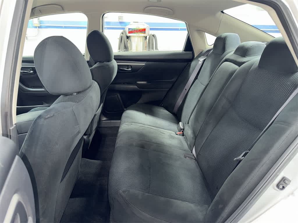 Thumbnail: 2015 Nissan Altima - 16