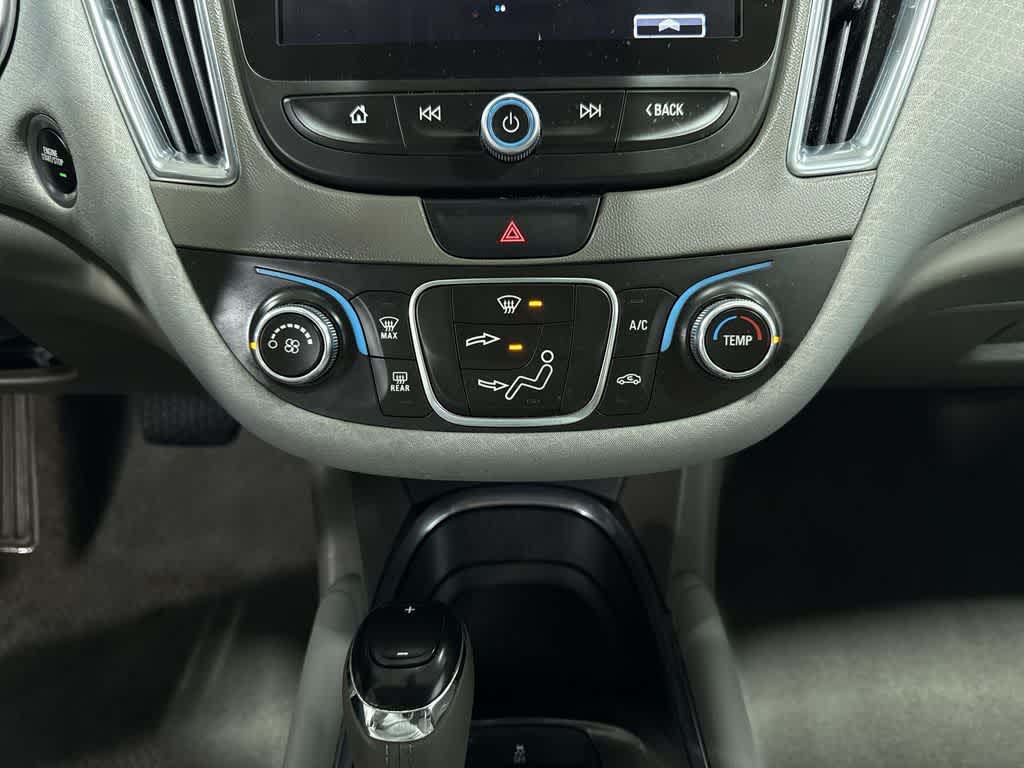 Thumbnail: 2018 Chevrolet Malibu - 21