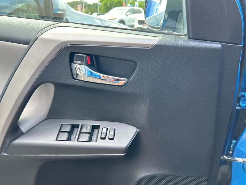 Thumbnail: 2018 Toyota RAV4 - 26
