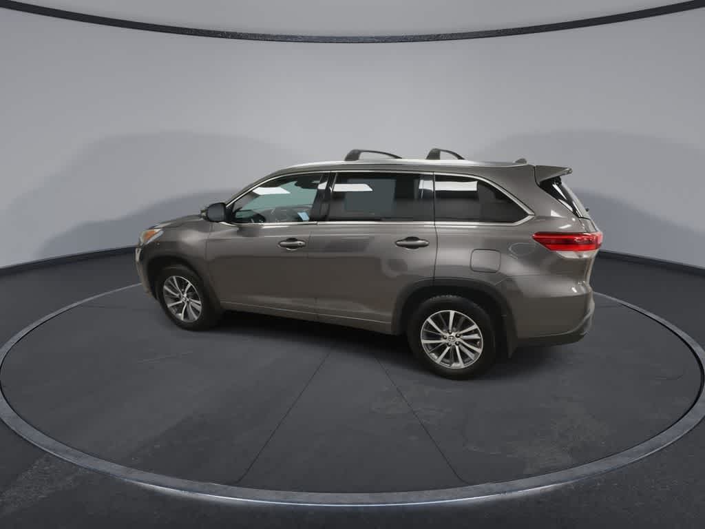 Thumbnail: 2017 Toyota Highlander - 6