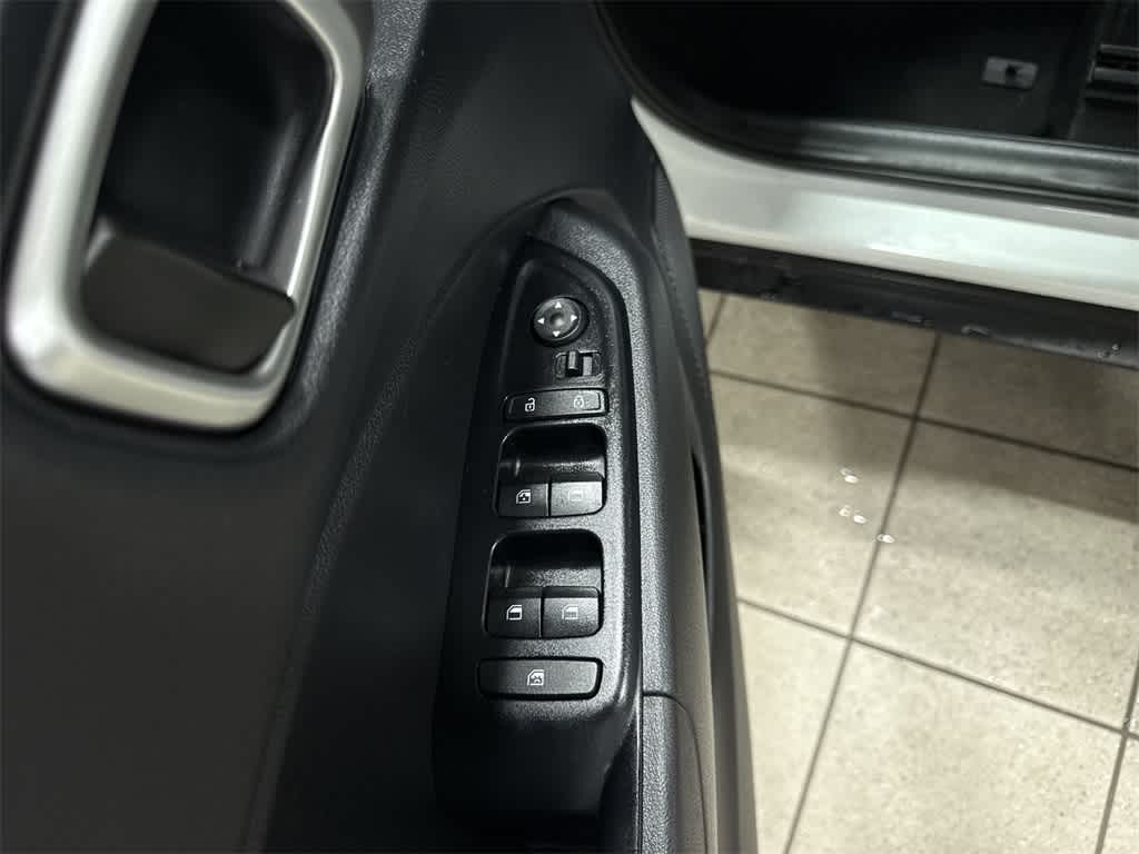 Thumbnail: 2023 Hyundai Venue - 22