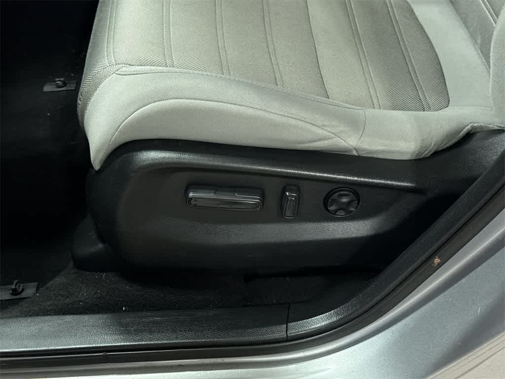 Thumbnail: 2018 Honda CR-V - 23