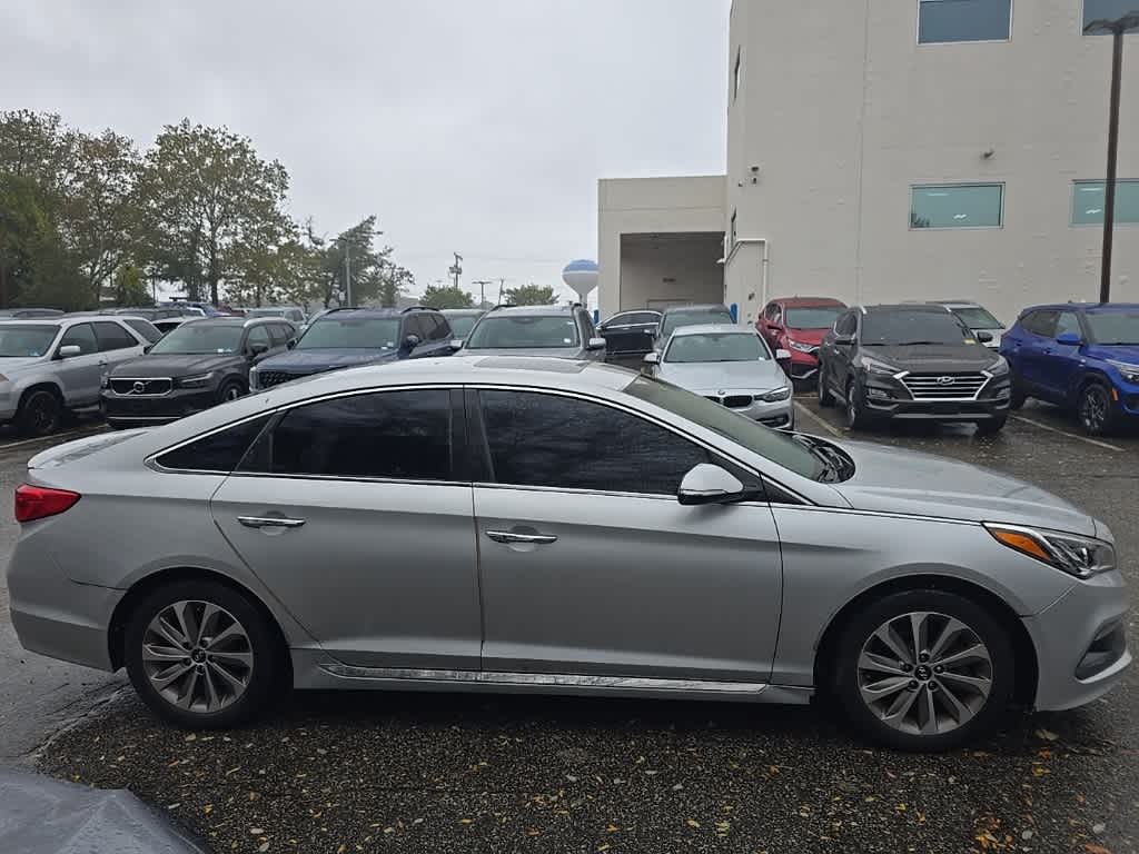 Thumbnail: 2016 Hyundai Sonata - 4