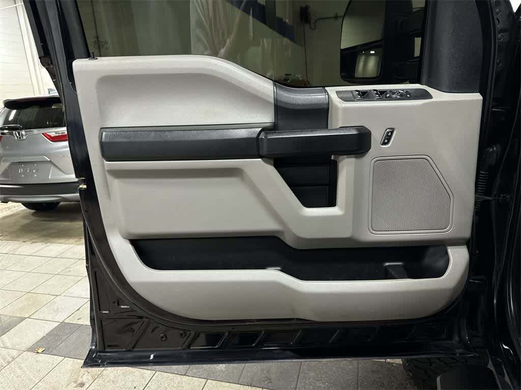 Thumbnail: 2019 Ford F-350 - 27