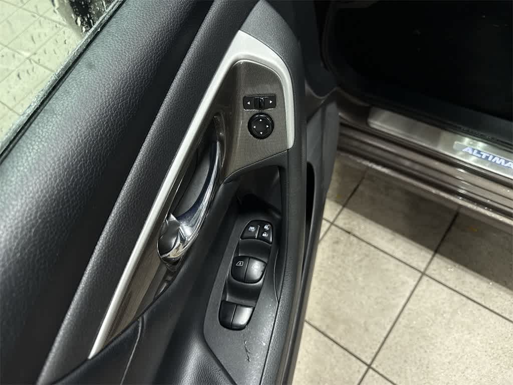 Thumbnail: 2014 Nissan Altima - 23