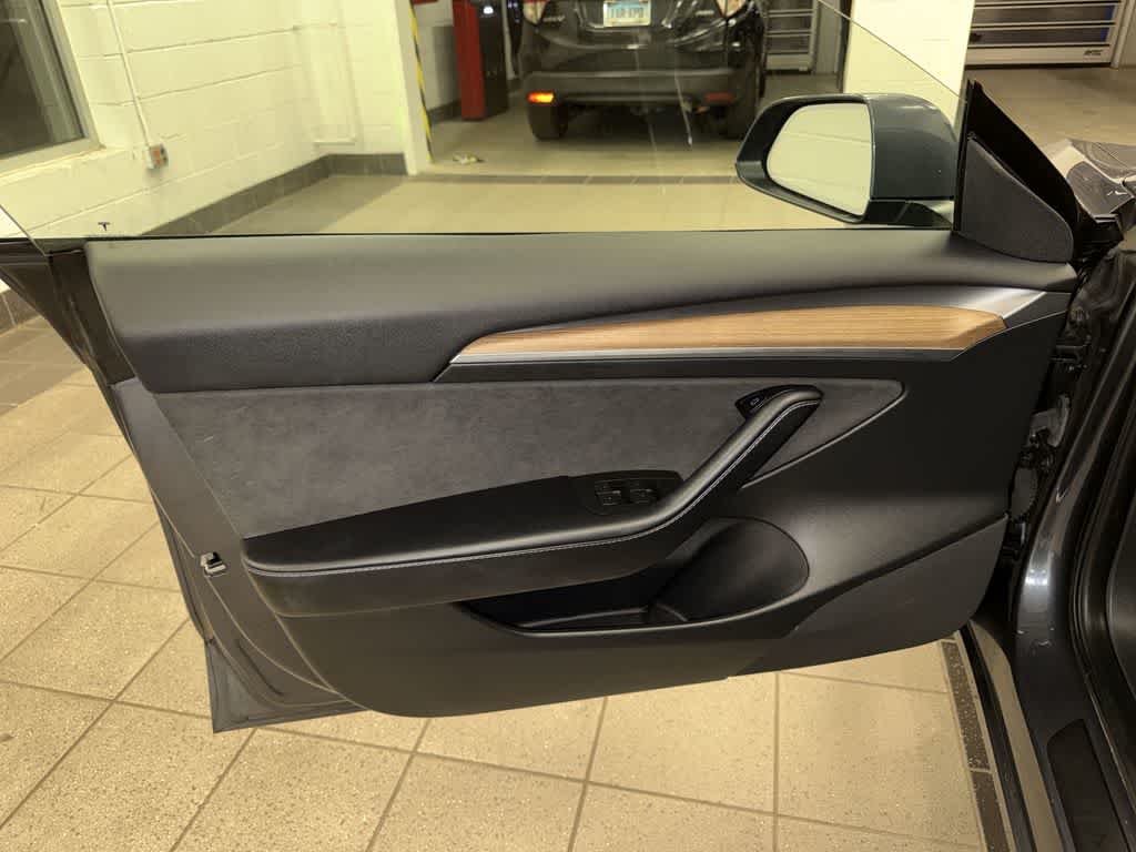 Thumbnail: 2023 Tesla Model 3 - 29