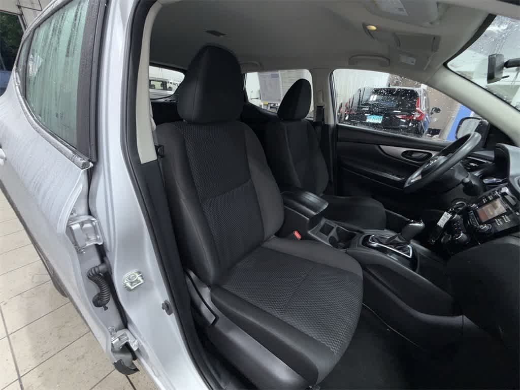 Thumbnail: 2018 Nissan Rogue Sport - 16