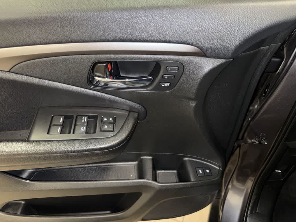 Thumbnail: 2019 Honda Pilot - 24