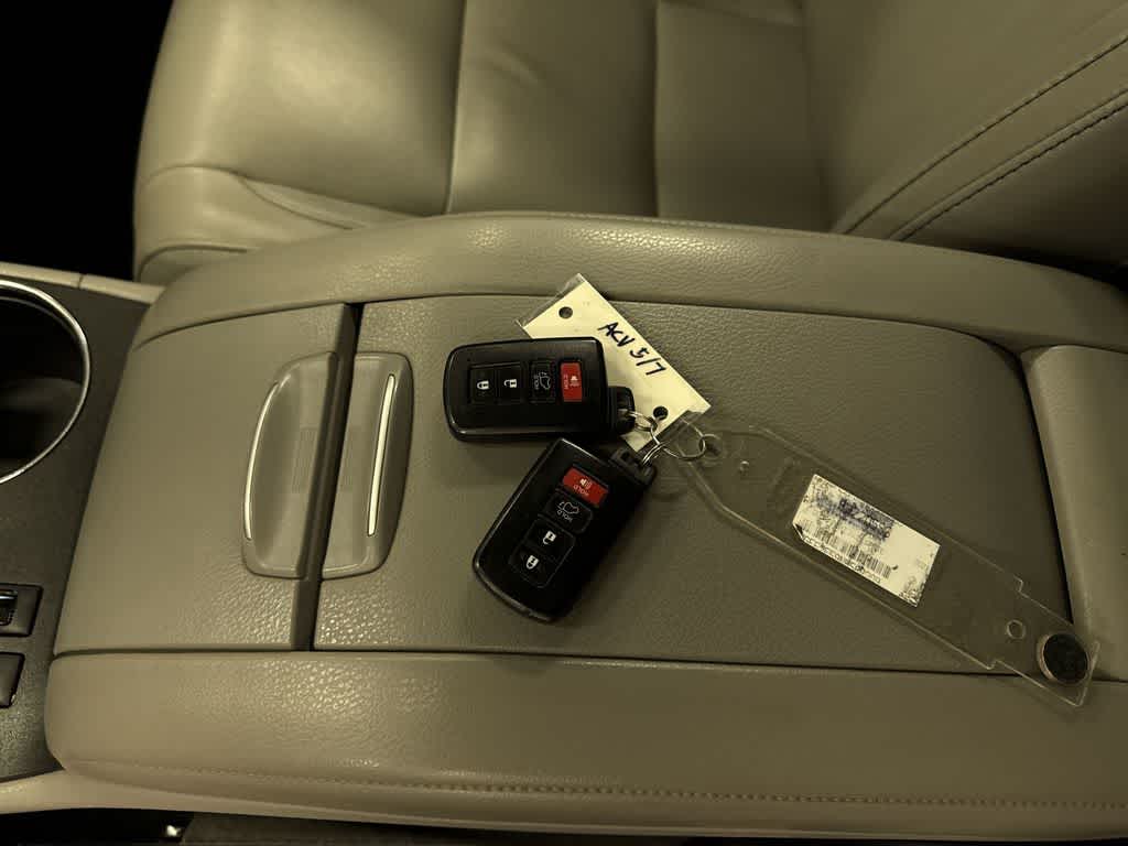 Thumbnail: 2017 Toyota Highlander - 34