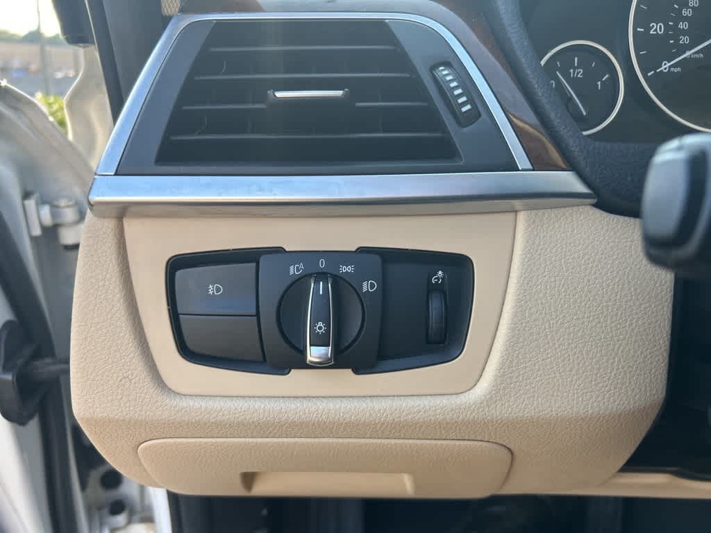 2017 BMW 3 Series 320i xDrive 16