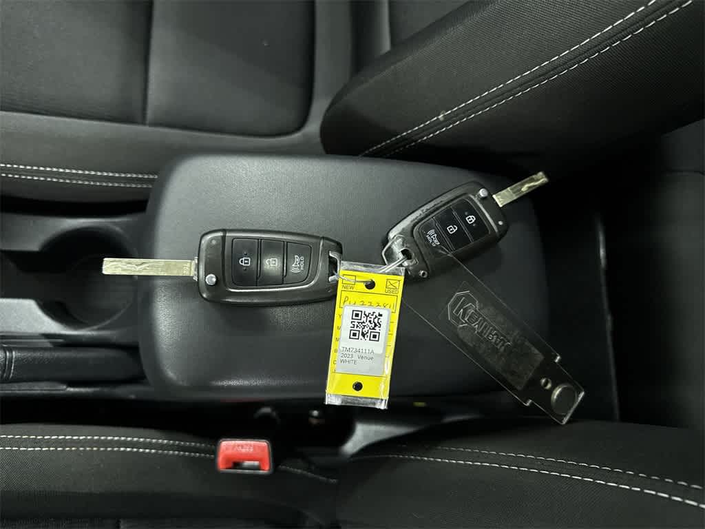 Thumbnail: 2023 Hyundai Venue - 31