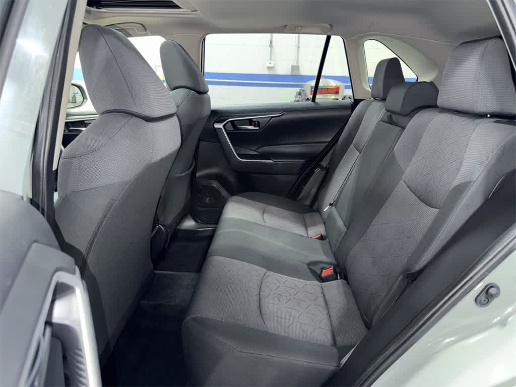 Thumbnail: 2019 Toyota RAV4 - 17