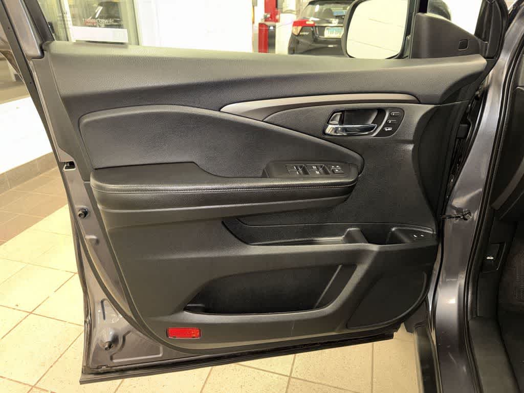 Thumbnail: 2019 Honda Pilot - 33