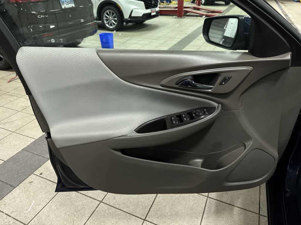 Thumbnail: 2018 Chevrolet Malibu - 29