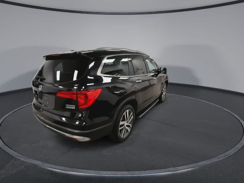 Thumbnail: 2017 Honda Pilot - 8