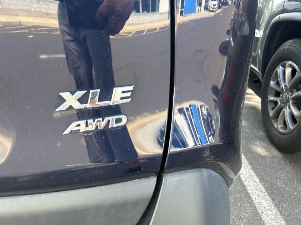 Thumbnail: 2021 Toyota RAV4 - 20