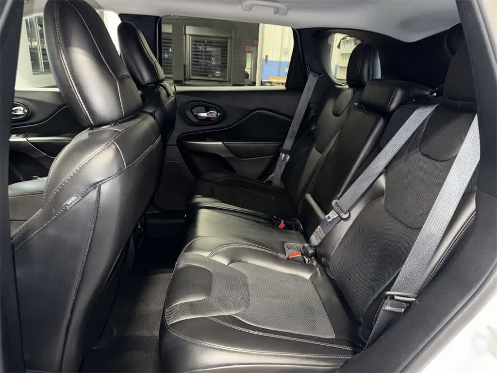 Thumbnail: 2020 Jeep Cherokee - 17