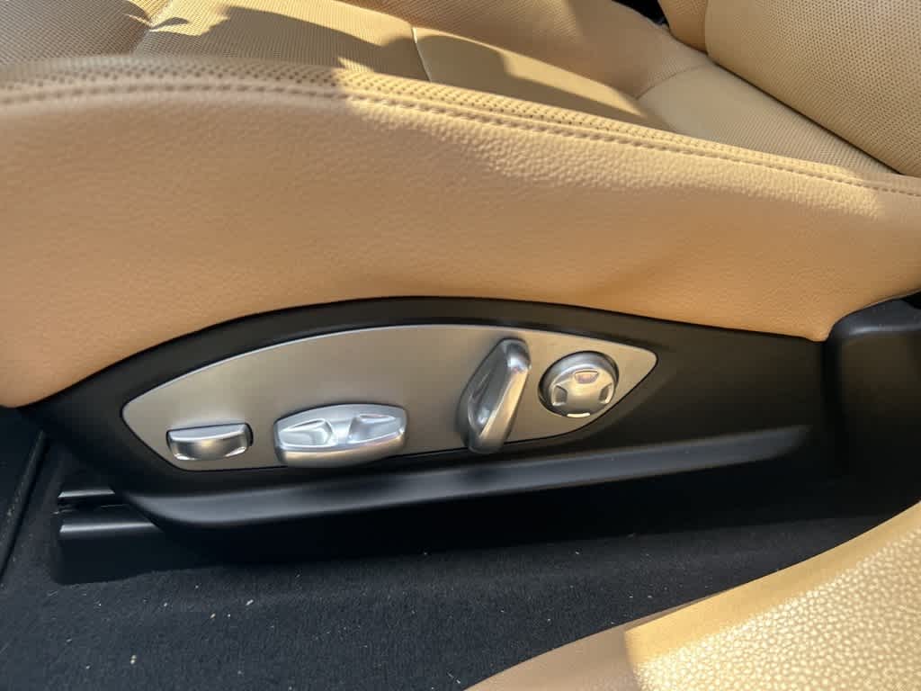 Thumbnail: 2016 Porsche Panamera - 14
