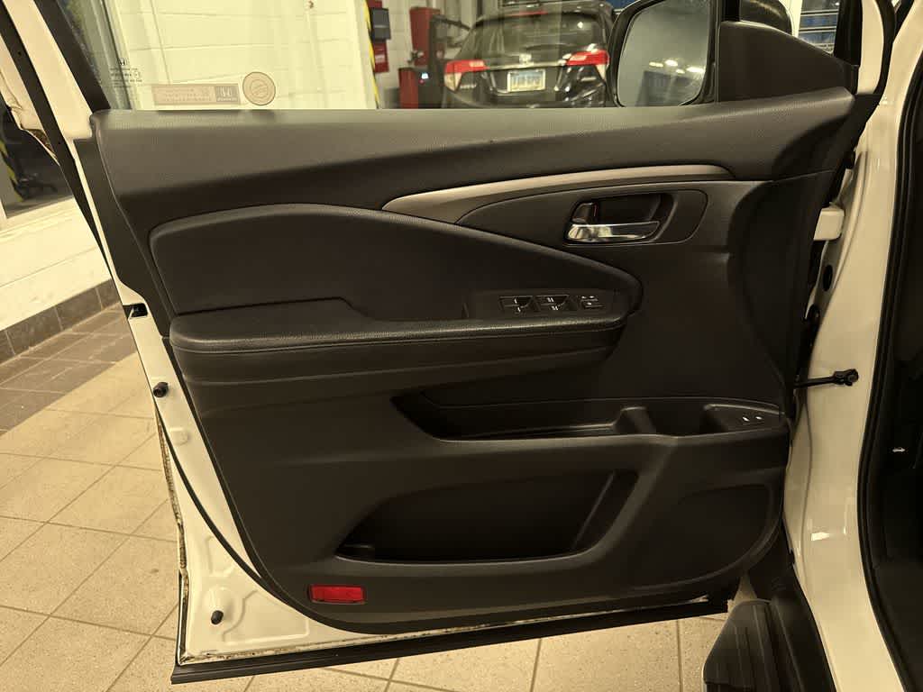 Thumbnail: 2018 Honda Pilot - 32
