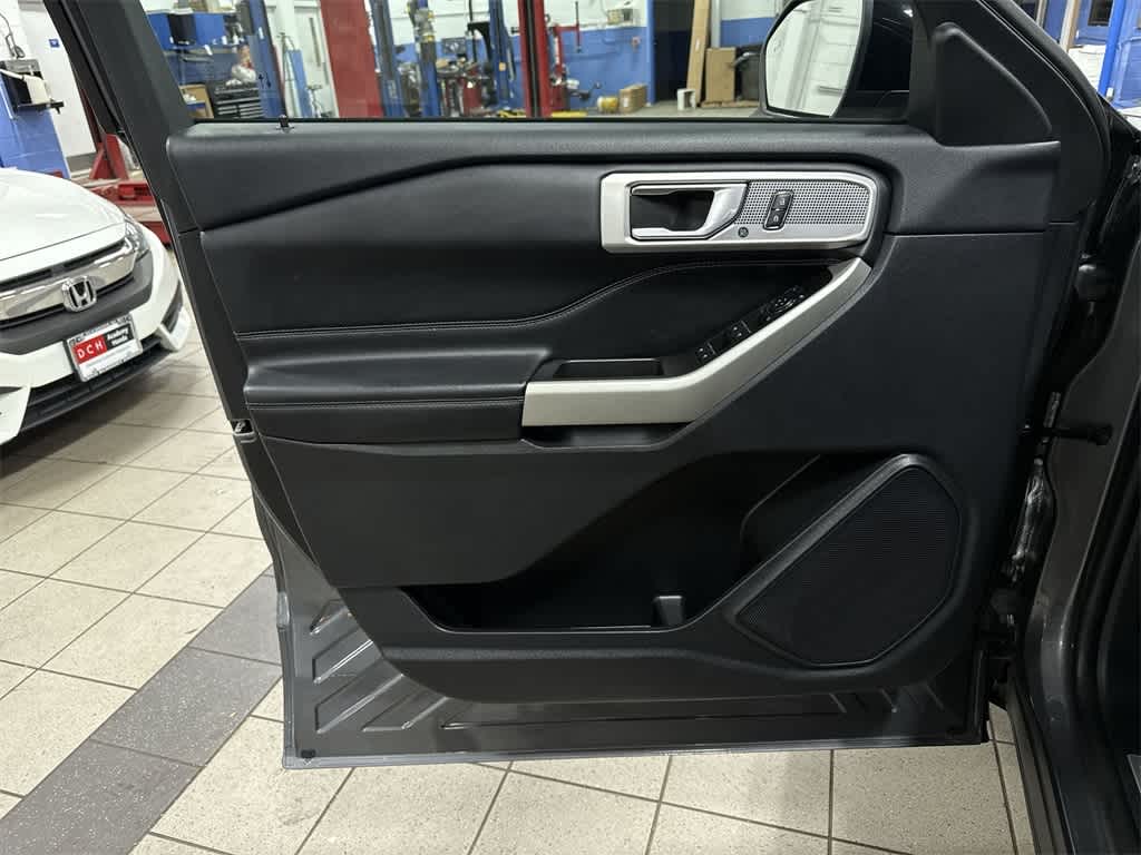 Thumbnail: 2022 Ford Explorer - 34