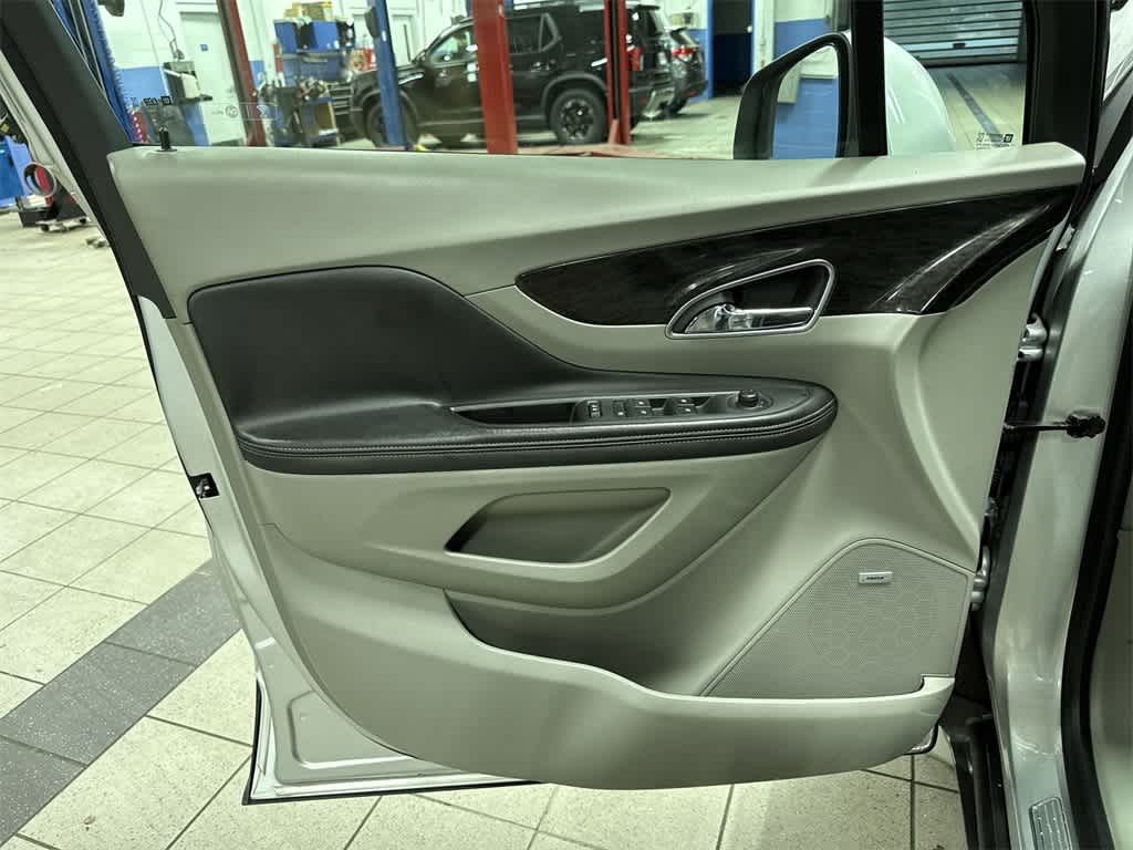 Thumbnail: 2016 Buick Encore - 31