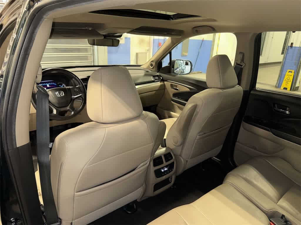 Thumbnail: 2019 Honda Pilot - 30