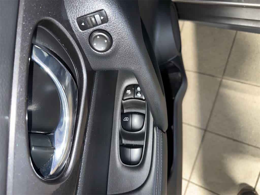 Thumbnail: 2020 Nissan Rogue - 22